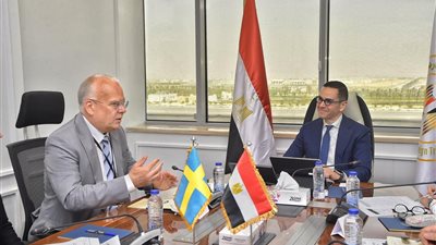 وزير الاستثمار يلتقي السفير السويدي لبحث تعزيز العلاقات وتنظيم منتدى الأعمال المصري السويدي