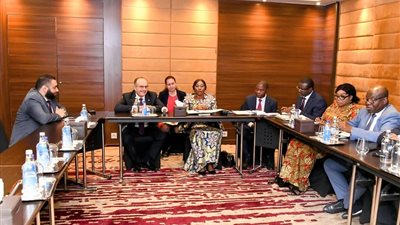 رئيس شركة المقاولون العرب يلتقي رئيسة مجلس الشيوخ الإيفوارية لبحث سبل التعاون المشترك