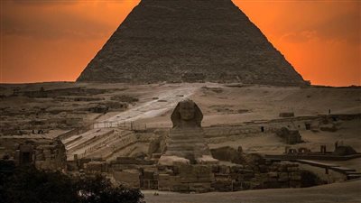 إثارة الجدل مجددًا حول مزاعم اكتشاف هياكل ضخمة تحت أهرامات الجيزة.. القصة الكاملة 