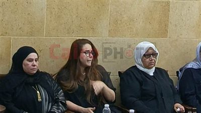 دنيا عبد العزيز أول الحضور في عزاء حماة المنتج محمد السبكي بمسجد الحامدية الشاذلية 