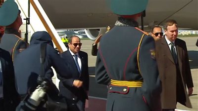 السفارة الروسية بالقاهرة تحتفي بوصول الرئيس السيسي إلى موسكو: نستقبل صديقا قديما وعزيزا
