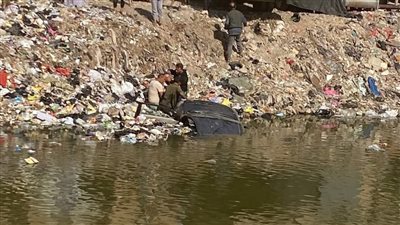 دون إصابات.. استخراج سيارة ملاكي سقطت بترعة الشرقاوية في قليوب 