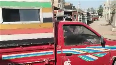 بلودرين وونش.. استخراج 30 سيارة متضررة إثر انهيار سقف موقف بقنا