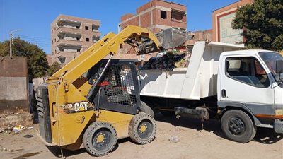 رفع 60 طن من الأتربة والمخلفات من شوارع مركز جهينة في سوهاج