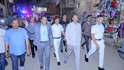 لمتابعة التخطيط المروري ورفع الإشغالات.. محافظ سوهاج في جولة مسائية بعدد من شوارع المدينة