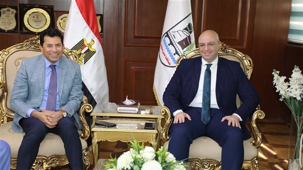 محافظ بني سويف ووزير