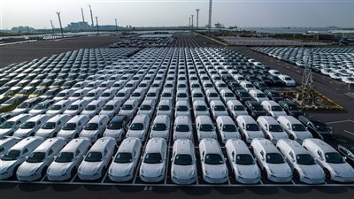 تخفيض الرسوم الجمركية على السيارات البريطانية في أول اتفاقية تجارية مع الولايات المتحدة