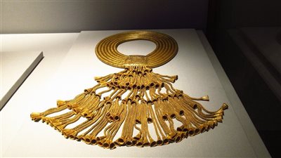 المتحف المصري بالتحرير يعرض قلادة ذهبية لـ الملك بسوسينيس الأول