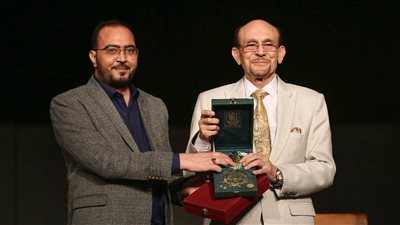 جائزة ملهم الدولية تمنح الفنان محمد صبحي قلادة ووسام شخصية العام للفنون العربية الأصيلة