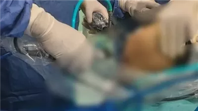 محاكمة طبيب مزيف تسبب في وفاة حفيدة رئيس وزراء مصر الأسبق