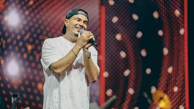 حفل أسطوري.. عمرو دياب يشعل الارينا في أعلى حضور جماهيري بالكويت