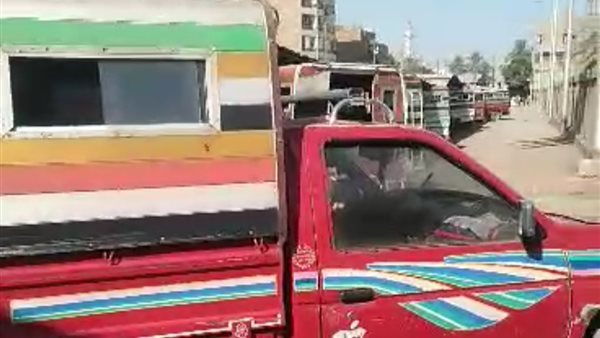 انهيار سقف موقف على