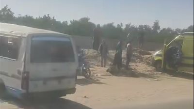 إصابة 18 شخصا في انقلاب سيارة ميكروباص بأسيوط