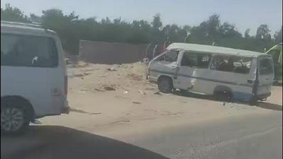 انقلاب ميكروباص أعلى طريق العاشر - أبو حماد بالشرقية| صور 