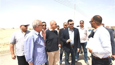 وزير الإسكان: الدولة مهتمة بتوفير الخدمات لأهالي منطقة رأس الحكمة وتوفير حياة كريمة لهم