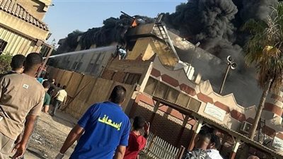 وصول مدير أمن الجيزة إلى موقع حريق بالمنطقة الصناعية في أكتوبر