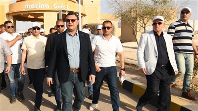 وزير الإسكان يتفقد سير العمل بمشروعات التطوير بمارينا وكومبوند مزارين والمدينة التراثية بالعلمين الجديدة