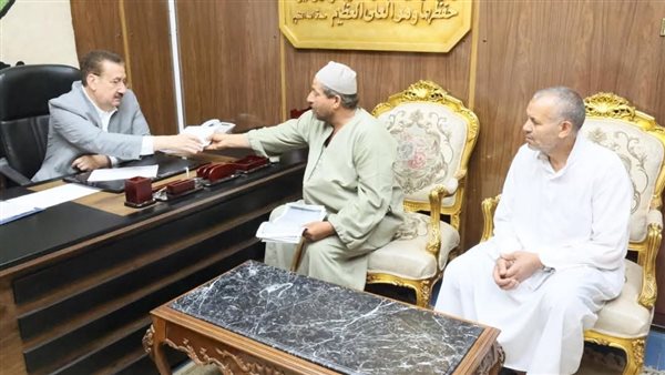 جانب من لقاء محافظ