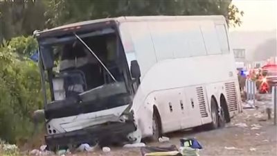 مصرع شخص وإصابة 32 شخصًا في حادث تصادم بـ كاليفورنيا