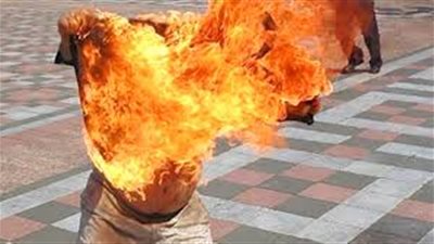  سائق يسكب البنزين على صهره ويشعل النار في جسده وسط الشارع بسوهاج