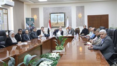 محافظ الوادي الجديد ومستشار رئيس الجمهورية للتنمية المحلية يتفقدان مشروعات مجمع المصالح الحكومية