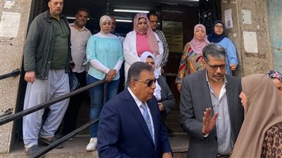 بعد إحالة المدير ونائبه للتحقيق.. محافظ الدقهلية يفاجئ مستشفى التأمين الصحي بجديلة للمرة الثانية ويتابع تحسين الأداء