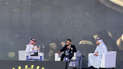 محمود المملوك خلال ملتقى الإعلامي العربي: أزمتنا في مصر تجاوزت الصحافة الورقية.. وهناك غياب للتواصل بين الأجيال الجديدة وشيوخ المهنة