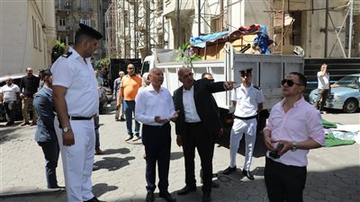 محافظ القاهرة يقود حملة مكبرة مفاجئة لرفع الإشغالات وغلق المقاهي المخالفة بالنادي الدبلوماسي | صور 