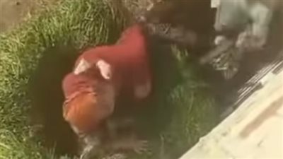 بسبب خلافات عائلية.. القبض على متهم اعتدى على سيدة بشومة في الدقهلية 