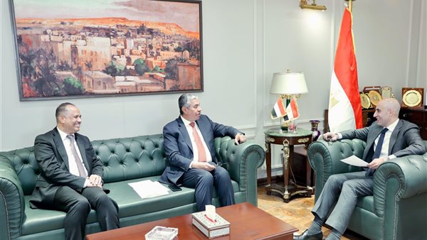 وزير التعليم مع سفير