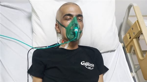 شاب مصاب بـ سرطان