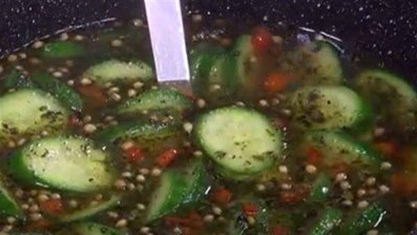 مخلل خيار في ربع