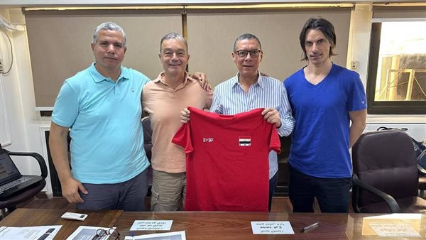 مدرب منتخب الطائرة