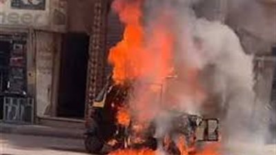شاب يشعل النار في توك توك ابن عمه بسوهاج بسبب خلافات مالية 