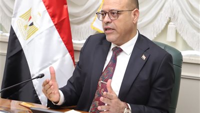 وزير العمل يعتمد صرف نحو 2 مليون جنيه رعاية اجتماعية وصحية وتعويضات حوادث لصالح 827 عاملًا غير منتظم 