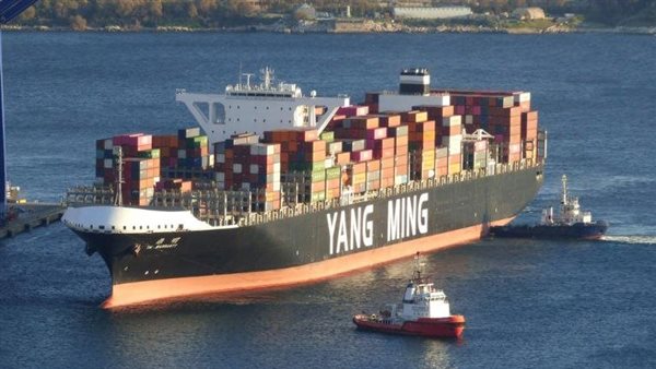 سفينة الحاويات العملاقة