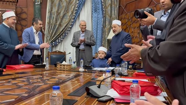 شيخ الأزهر والطفل