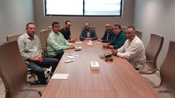 حسام البدري مع مسئولي