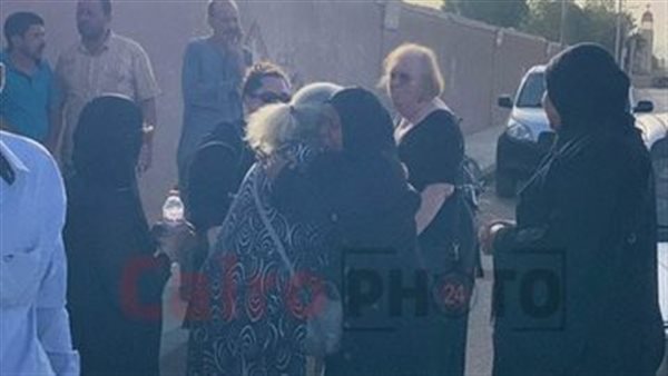 باربرا تتلقى العزاء