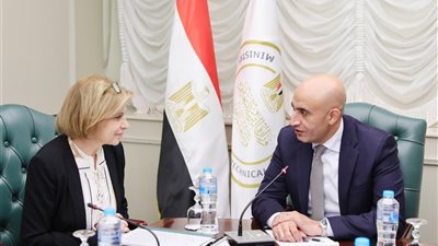 وزير التعليم يلتقى وفدا من البنك الدولي لبحث مهارات القراءة والكتابة والحساب للطلاب