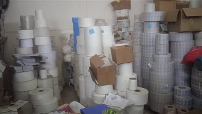 ضبط كيان مخالف لتعبئة مستلزمات طبية دون ترخيص.. والتحفظ على 89 ألف قفاز طبي بالمنوفية