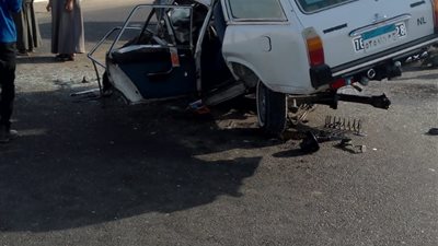 جثة و5 مصابين بينهم شقيقان.. ننشر أسماء ضحايا حادث تصادم سيارة بيجو مع نقل في قنا