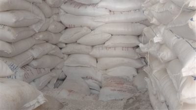 ضبط 25 طن ملح صناعي مُعاد تدويره داخل عبوات ملح الطعام في حملة رقابية ببنها