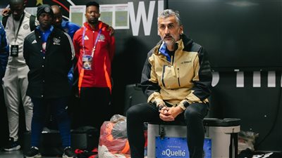 الظهور الأول للإسباني.. ريفيرو يتابع مباراة الأهلي والبنك من المدرجات