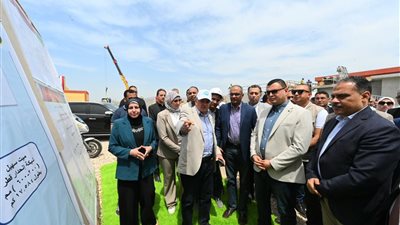 وزير الإسكان ومحافظ الشرقية يتفقدان مشروع صرف صحي سنهوا بمنيا القمح ضمن حياة كريمة