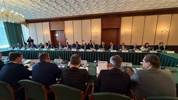 خلال الاجتماع