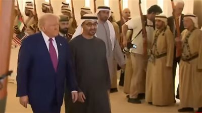 ترامب يصل إلى أبو ظبي في ختام جولاته الخليجية