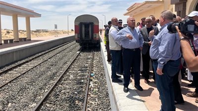 وزير النقل يتفقد محطة سكة حديد بئر العبد في شمال سيناء