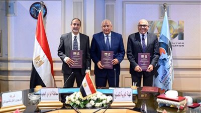 محافظ الوادي الجديد يوقع اتفاقية تعاون لإنشاء الشركة العربية لصناعة الأخشاب المضغوطة MDF