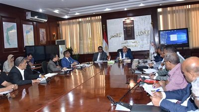 لا زيادة في تعريفة المواصلات.. محافظ الأقصر: مراعاة المواطن أولًا وتدعيم خطوط السير بـ 45 سيارة